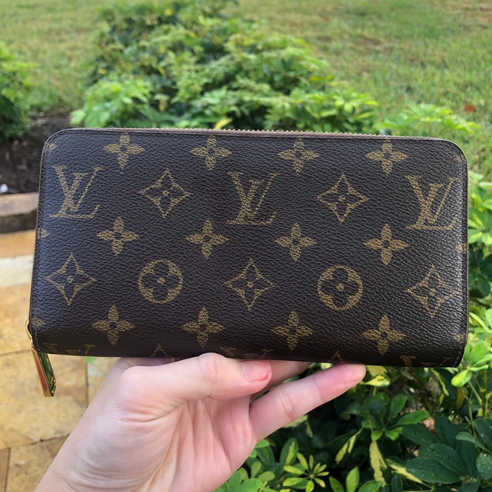 Louis Vuitton zippy wallet monogram